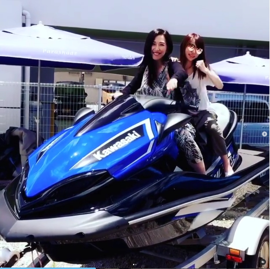 佐山愛さんの小型船舶免許中のジェットバイクの画像