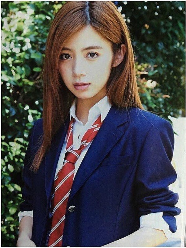 池田エライザさんの制服画像